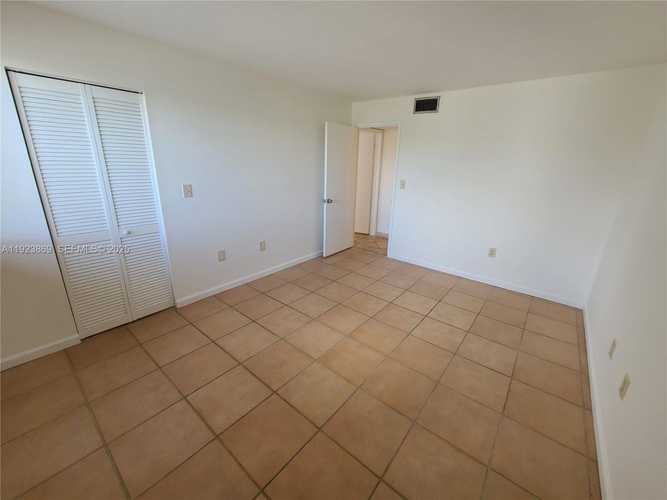 For Rent: $2,350 (2 beds, 2 baths, 1005 Square Feet)