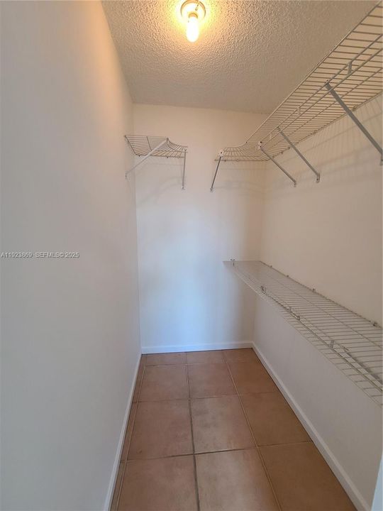 For Rent: $2,350 (2 beds, 2 baths, 1005 Square Feet)