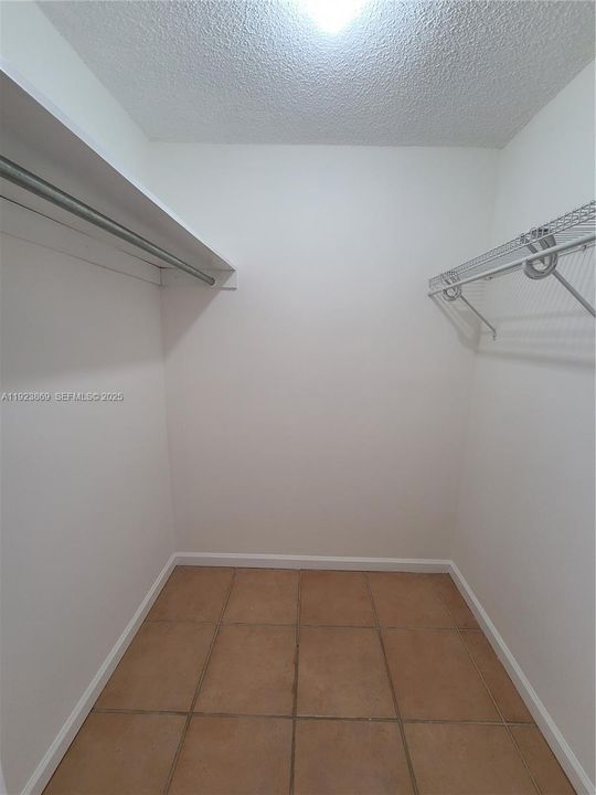 For Rent: $2,350 (2 beds, 2 baths, 1005 Square Feet)