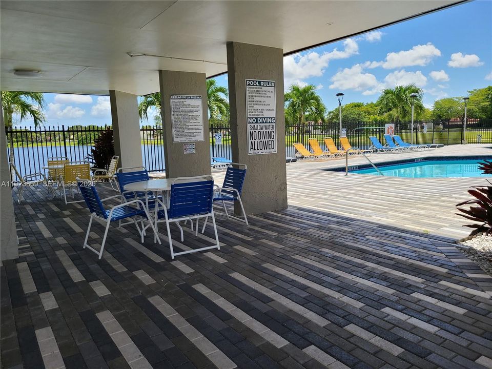 For Rent: $2,350 (2 beds, 2 baths, 1005 Square Feet)