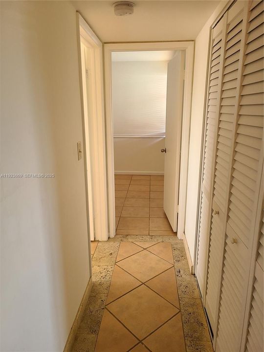 For Rent: $2,350 (2 beds, 2 baths, 1005 Square Feet)