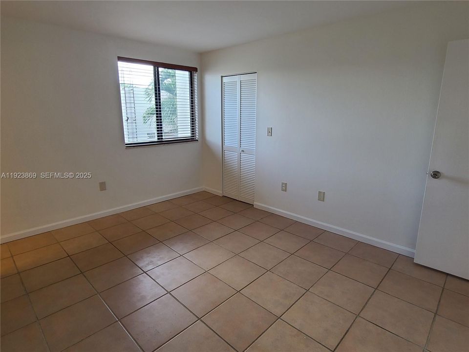 For Rent: $2,350 (2 beds, 2 baths, 1005 Square Feet)