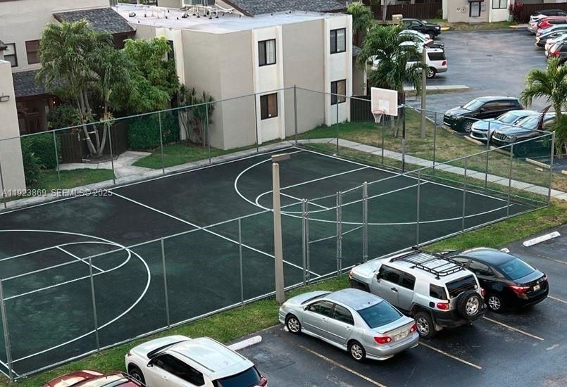 For Rent: $2,350 (2 beds, 2 baths, 1005 Square Feet)