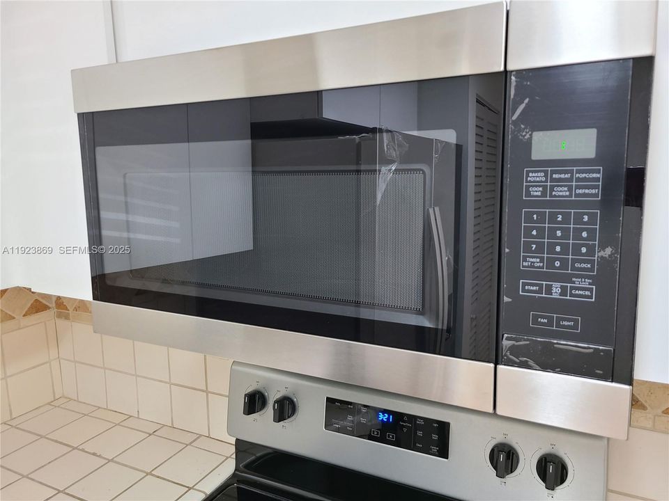 For Rent: $2,350 (2 beds, 2 baths, 1005 Square Feet)