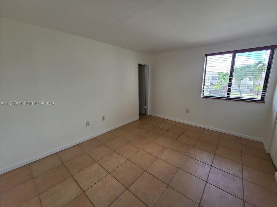 For Rent: $2,350 (2 beds, 2 baths, 1005 Square Feet)