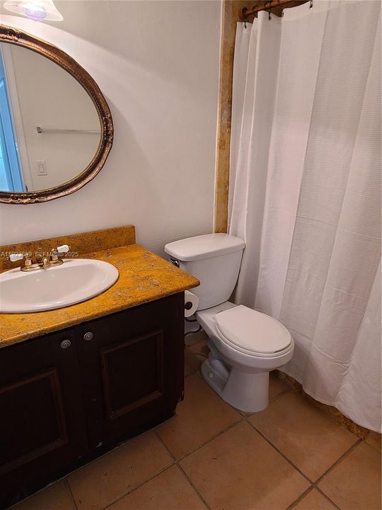 For Rent: $2,350 (2 beds, 2 baths, 1005 Square Feet)