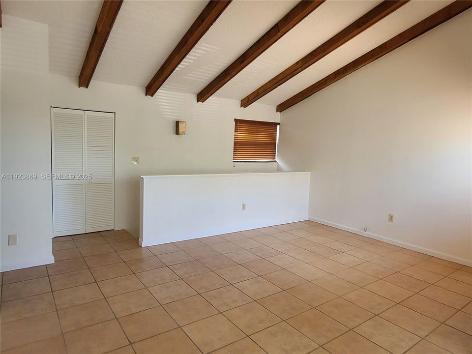 For Rent: $2,350 (2 beds, 2 baths, 1005 Square Feet)