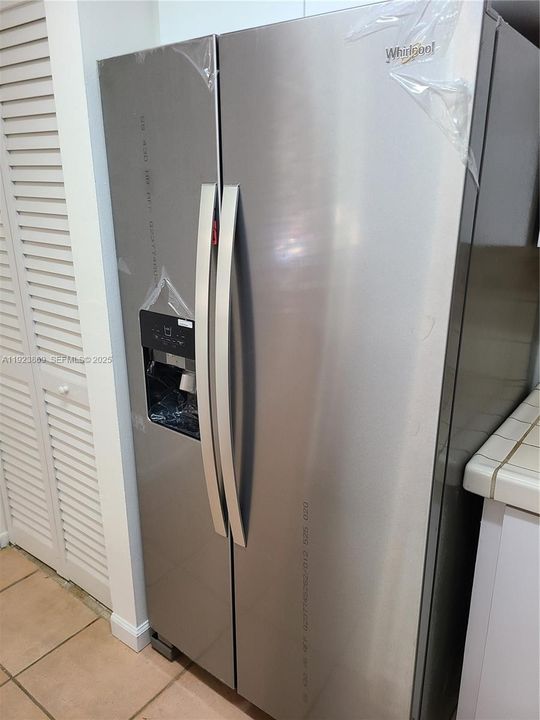 For Rent: $2,350 (2 beds, 2 baths, 1005 Square Feet)