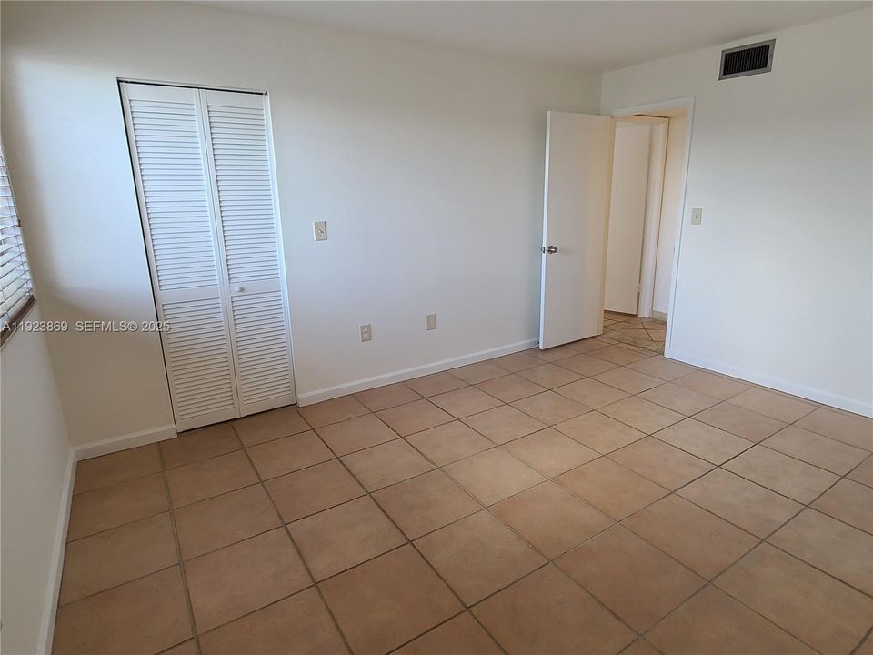 For Rent: $2,350 (2 beds, 2 baths, 1005 Square Feet)
