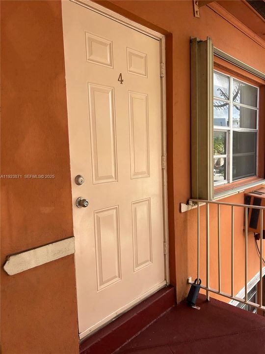 For Rent: $2,000 (2 beds, 1 baths, 725 Square Feet)