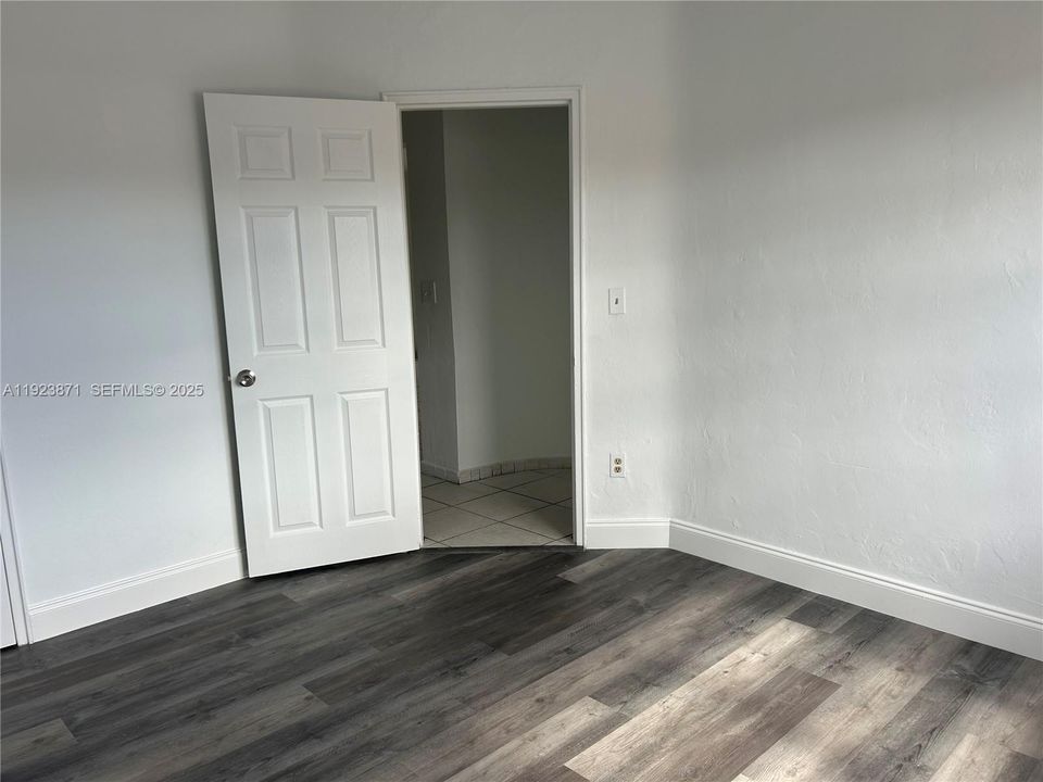 For Rent: $2,000 (2 beds, 1 baths, 725 Square Feet)