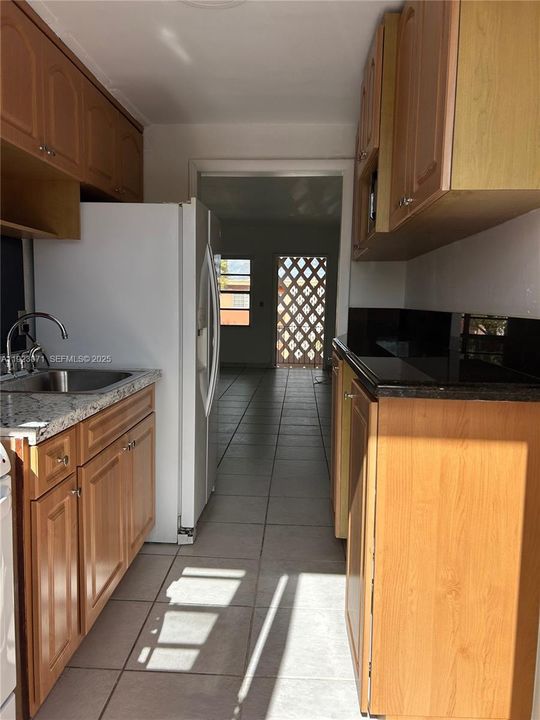 For Rent: $2,000 (2 beds, 1 baths, 725 Square Feet)