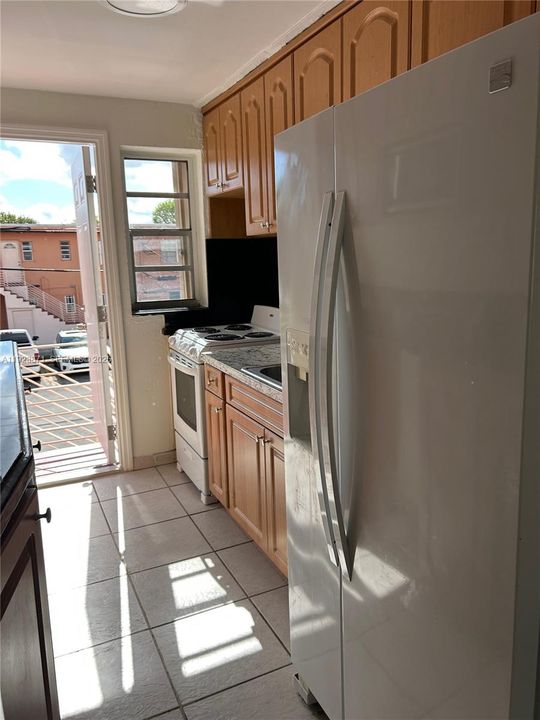 For Rent: $2,000 (2 beds, 1 baths, 725 Square Feet)