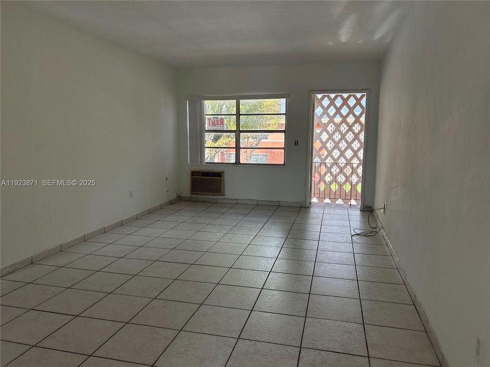 For Rent: $2,000 (2 beds, 1 baths, 725 Square Feet)