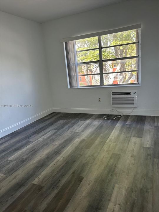 For Rent: $2,000 (2 beds, 1 baths, 725 Square Feet)