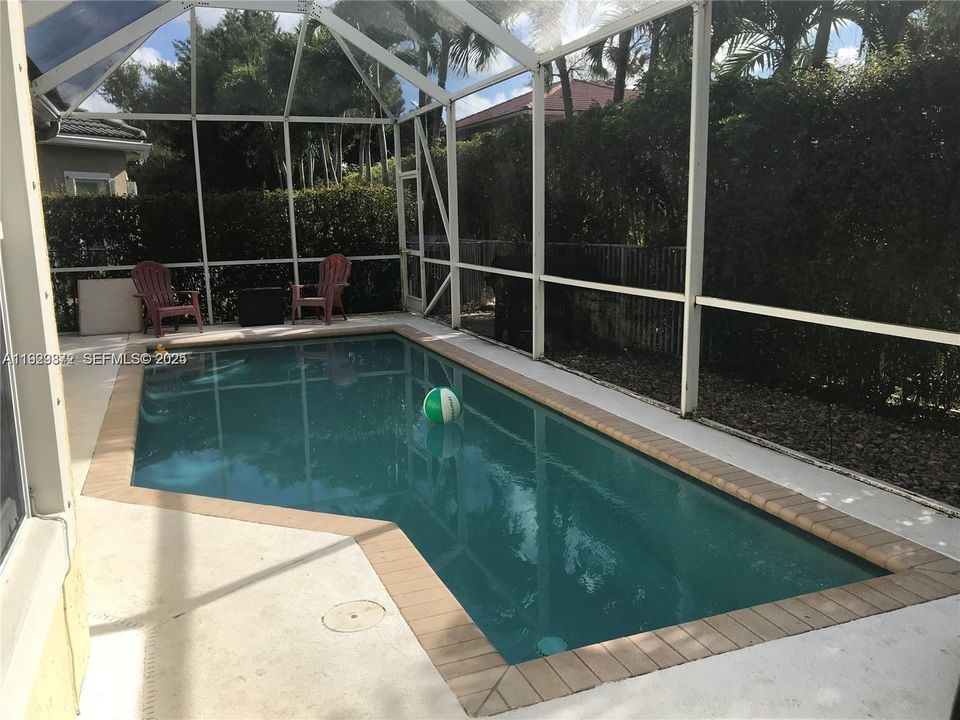 For Rent: $3,900 (4 beds, 2 baths, 2106 Square Feet)