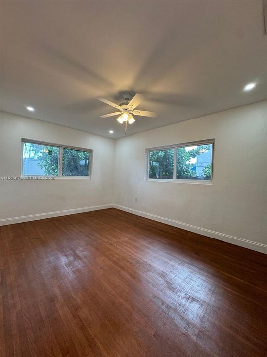 出租: $3,500 (3 贝兹, 2 浴室, 1439 平方英尺)