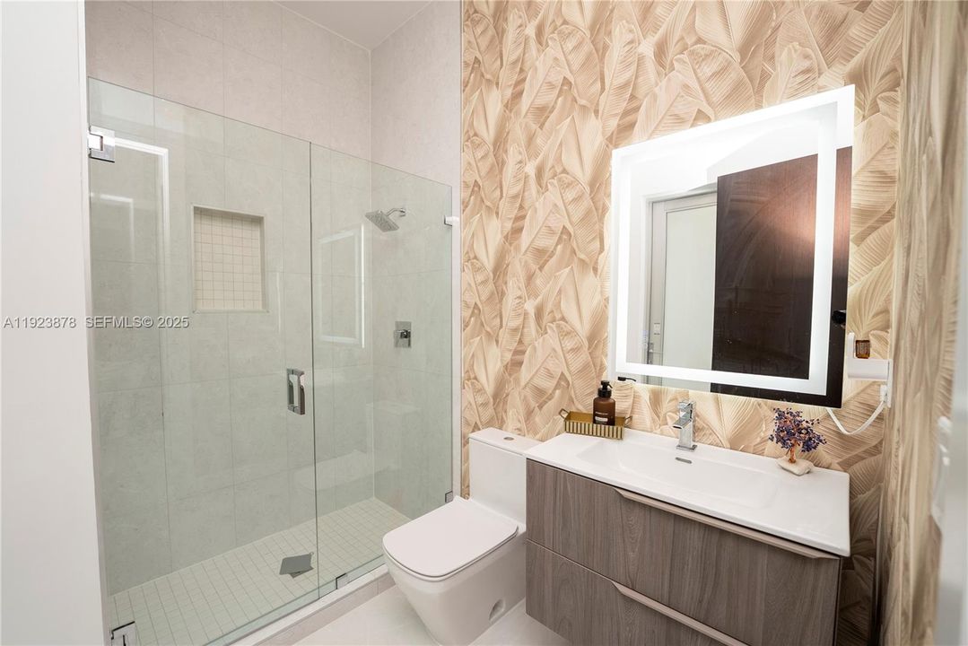 For Sale: $1,790,000 (4 beds, 5 baths, 3947 Square Feet)