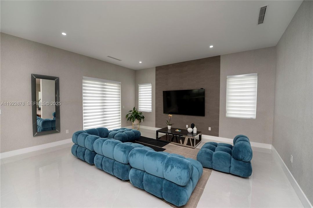 For Sale: $1,790,000 (4 beds, 5 baths, 3947 Square Feet)