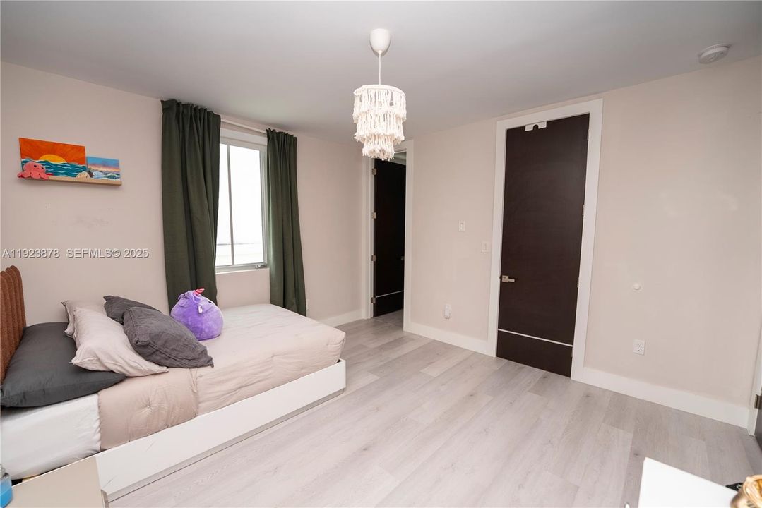 For Sale: $1,790,000 (4 beds, 5 baths, 3947 Square Feet)