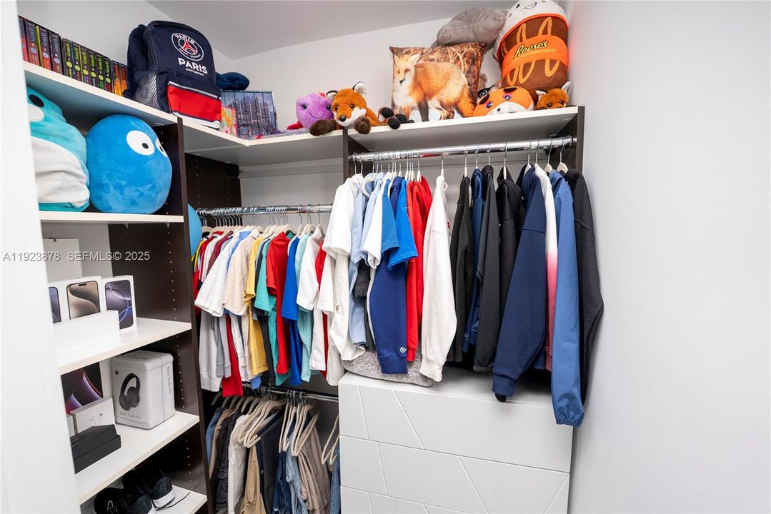 For Sale: $1,790,000 (4 beds, 5 baths, 3947 Square Feet)