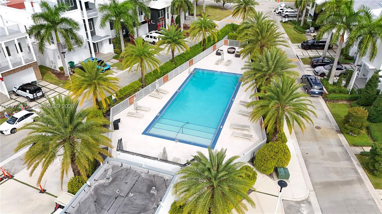 For Sale: $1,790,000 (4 beds, 5 baths, 3947 Square Feet)