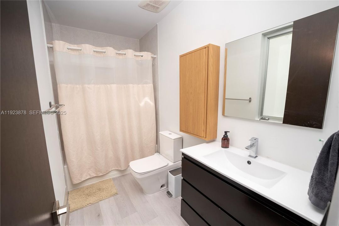 For Sale: $1,790,000 (4 beds, 5 baths, 3947 Square Feet)