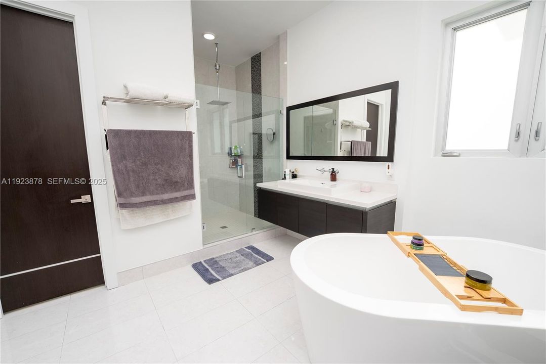 For Sale: $1,790,000 (4 beds, 5 baths, 3947 Square Feet)