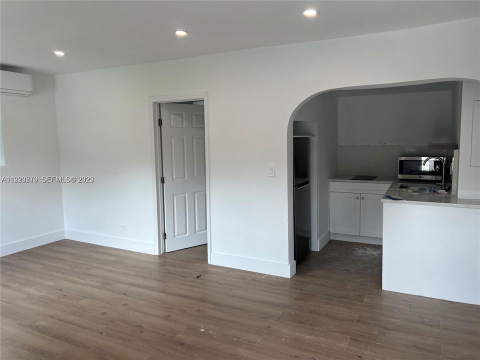 For Rent: $1,600 (1 beds, 1 baths, 500 Square Feet)