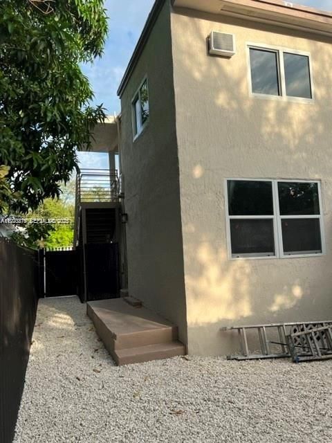 For Rent: $1,600 (1 beds, 1 baths, 500 Square Feet)