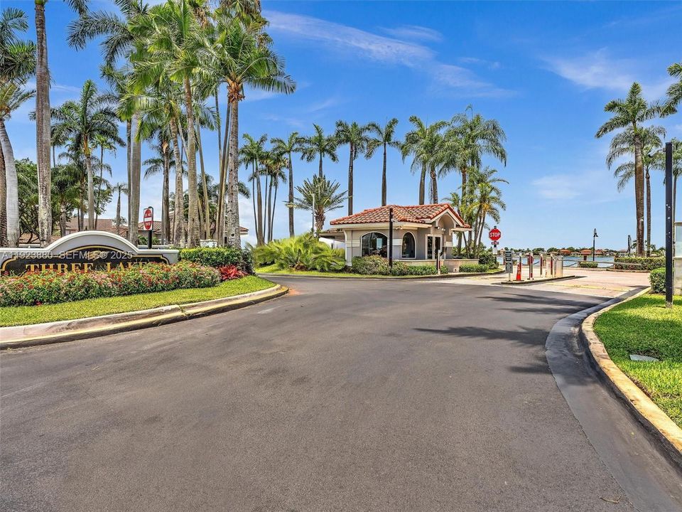 For Sale: $840,000 (4 beds, 3 baths, 2399 Square Feet)