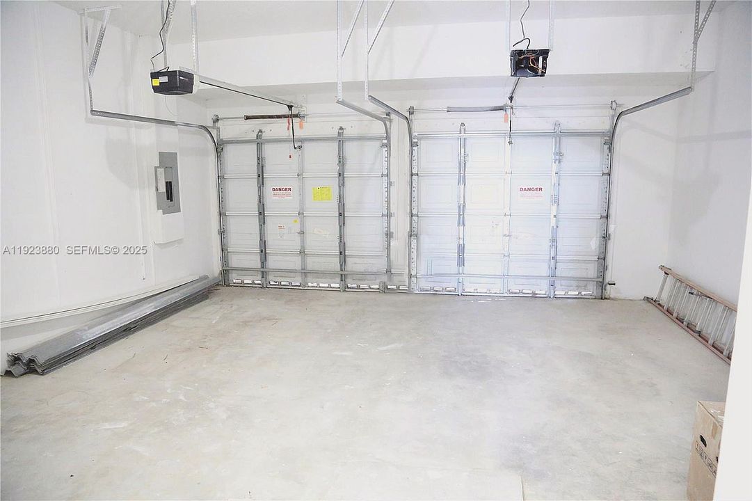 For Sale: $840,000 (4 beds, 3 baths, 2399 Square Feet)