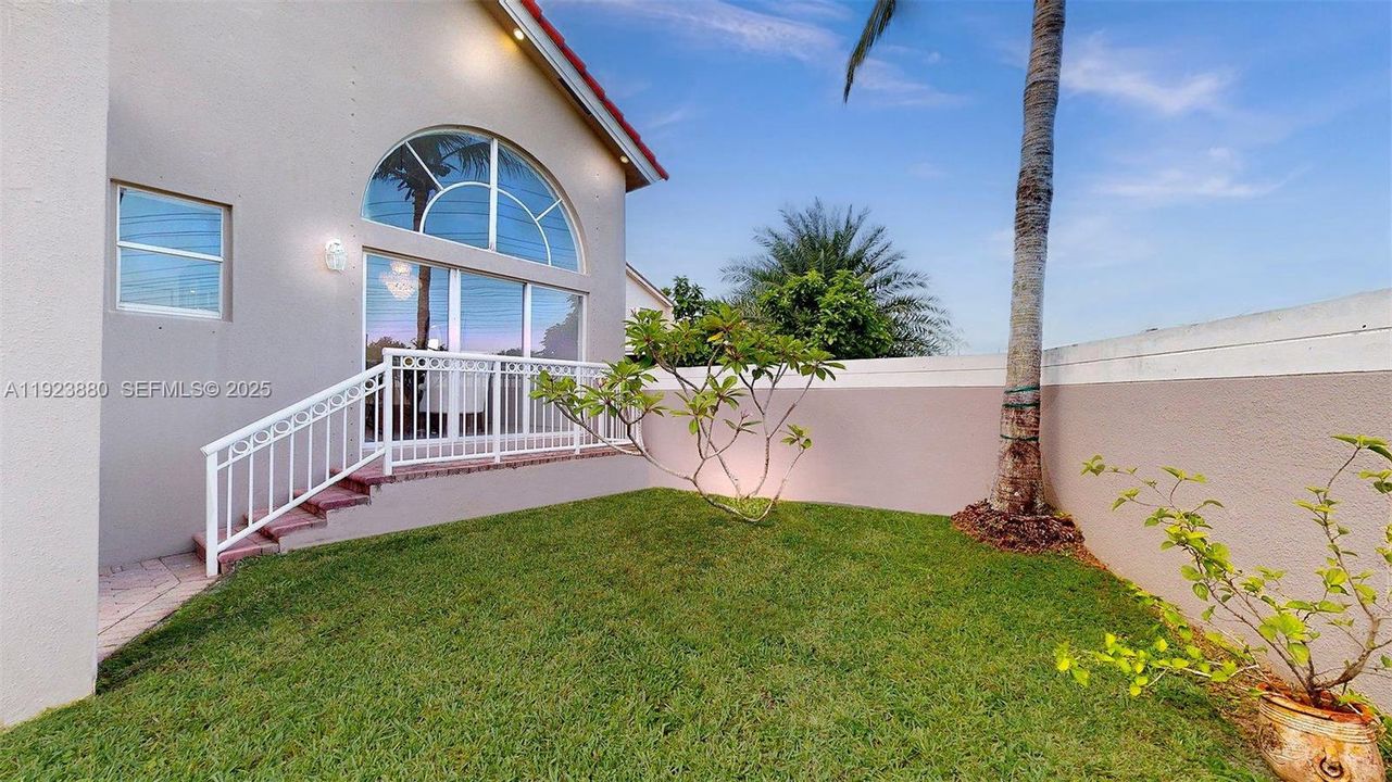 For Sale: $840,000 (4 beds, 3 baths, 2399 Square Feet)