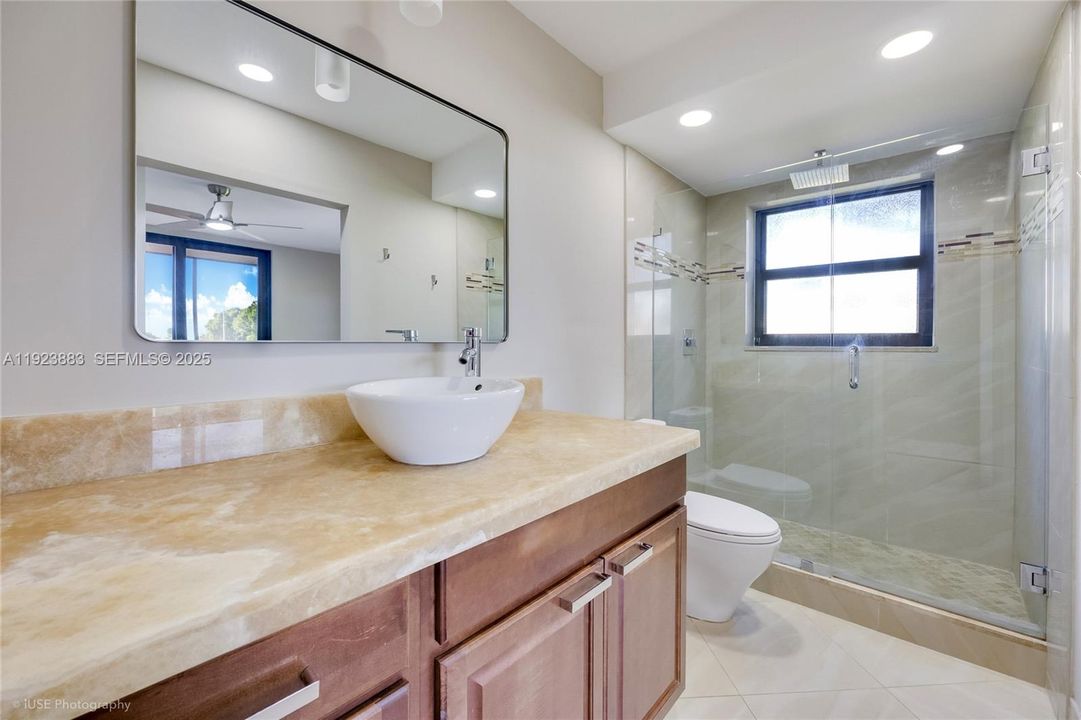 En Venta: $195,000 (2 camas, 2 baños, 958 Pies cuadrados)