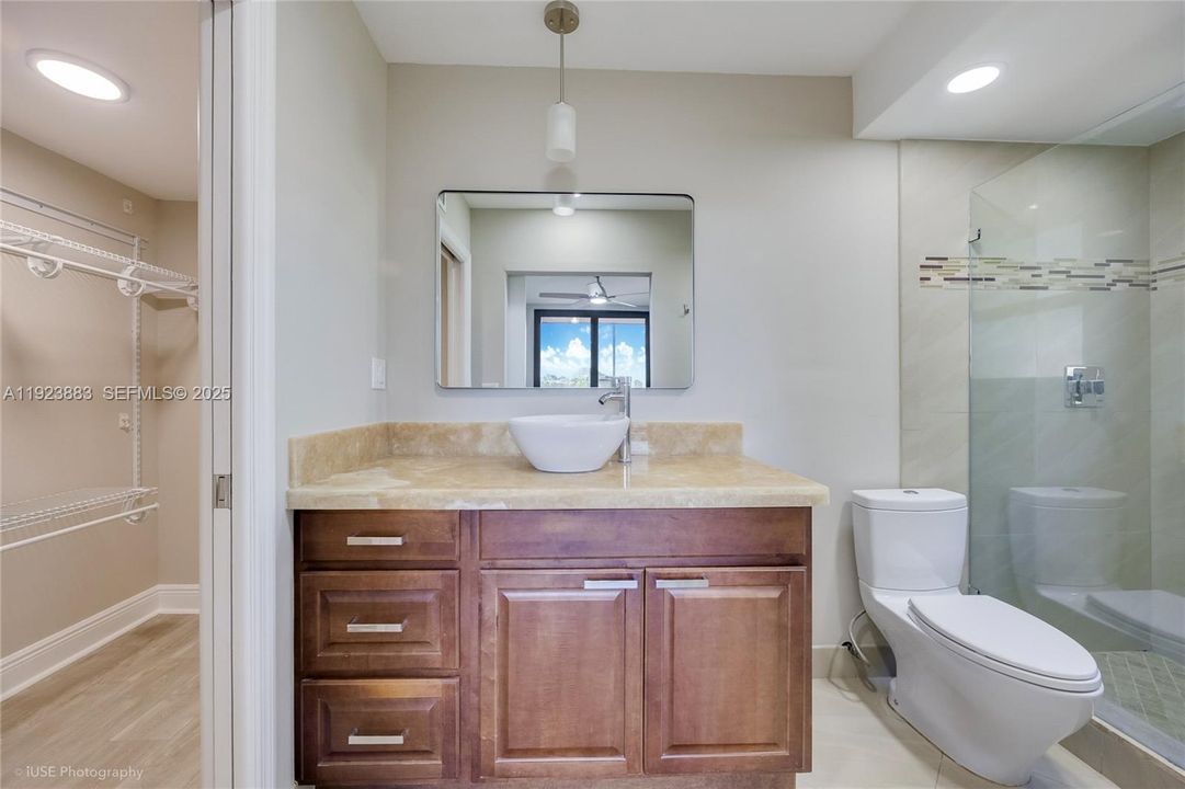 En Venta: $195,000 (2 camas, 2 baños, 958 Pies cuadrados)