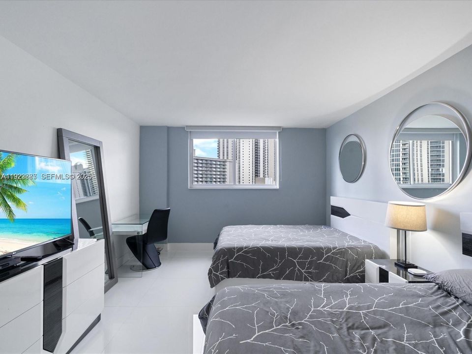 For Sale: $688,000 (2 beds, 2 baths, 1505 Square Feet)