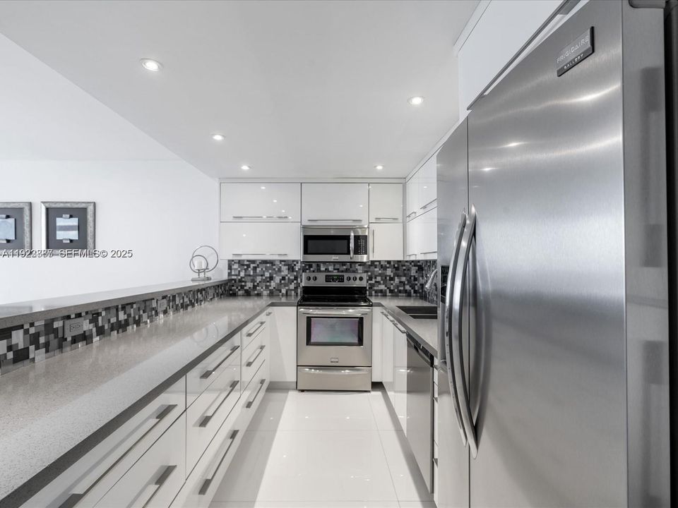 For Sale: $688,000 (2 beds, 2 baths, 1505 Square Feet)