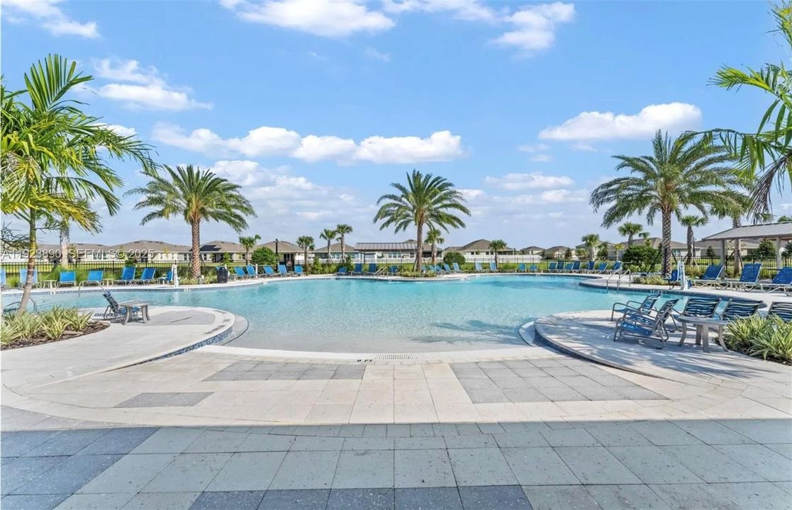 For Sale: $582,000 (4 beds, 3 baths, 2852 Square Feet)