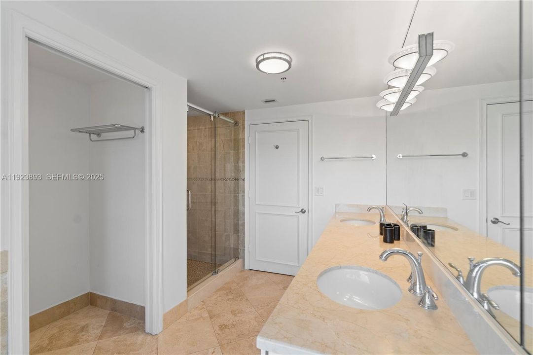 出租: $10,000 (2 贝兹, 2 浴室, 1540 平方英尺)