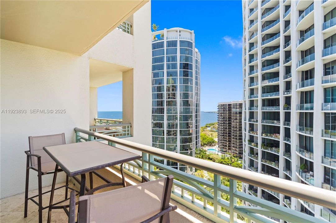 出租: $10,000 (2 贝兹, 2 浴室, 1540 平方英尺)