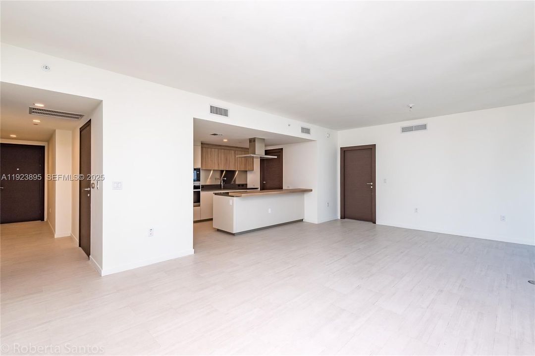 For Sale: $1,500,000 (2 beds, 2 baths, 1236 Square Feet)