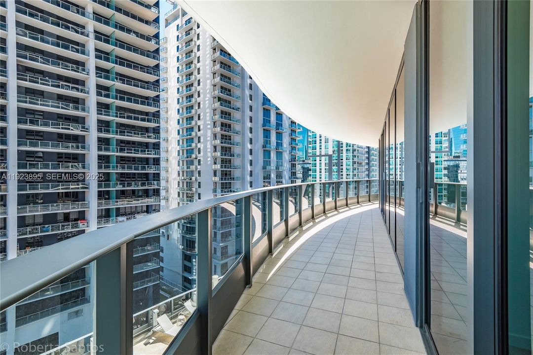 For Sale: $1,500,000 (2 beds, 2 baths, 1236 Square Feet)