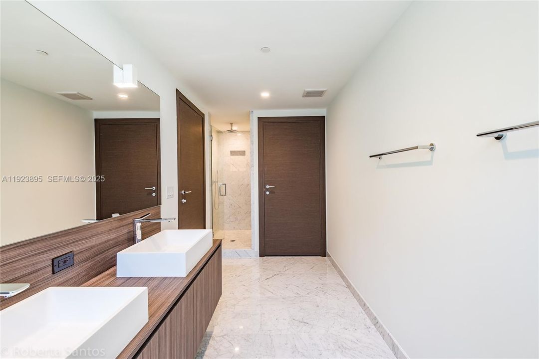 For Sale: $1,500,000 (2 beds, 2 baths, 1236 Square Feet)