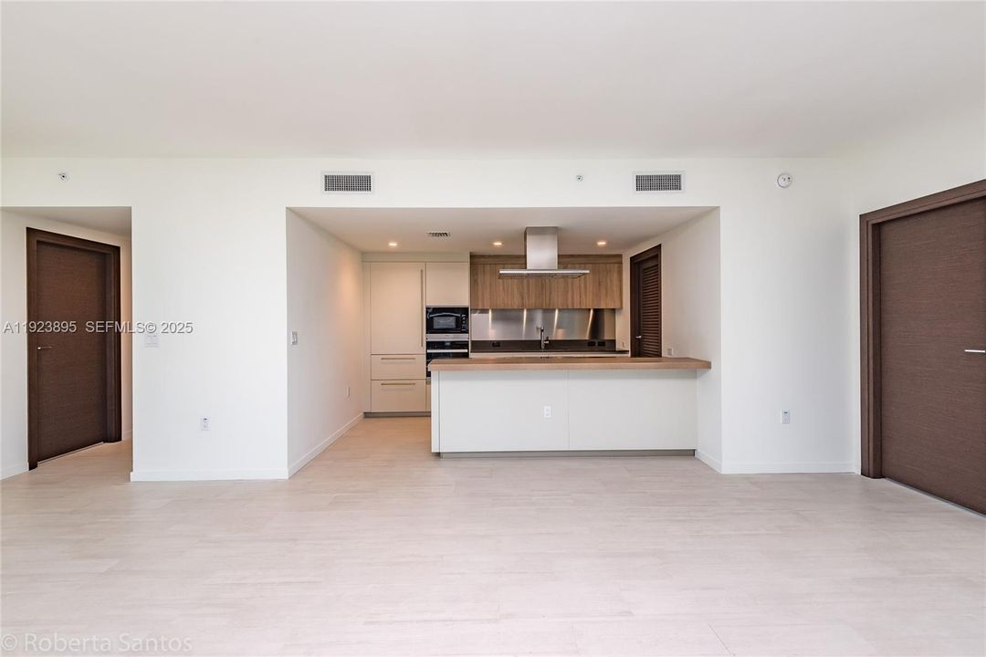 For Sale: $1,500,000 (2 beds, 2 baths, 1236 Square Feet)