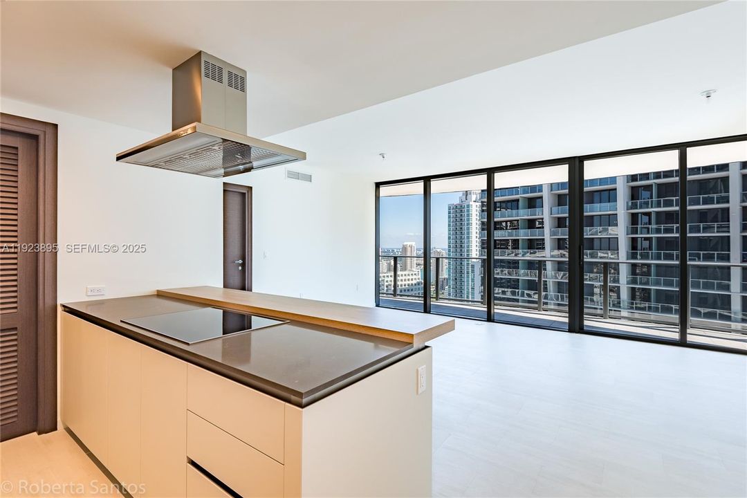 For Sale: $1,500,000 (2 beds, 2 baths, 1236 Square Feet)