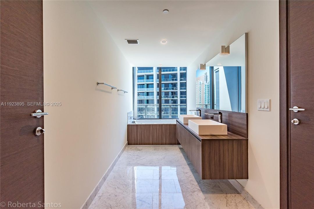 For Sale: $1,500,000 (2 beds, 2 baths, 1236 Square Feet)