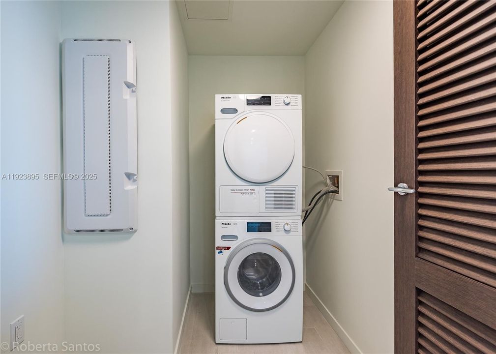 For Sale: $1,500,000 (2 beds, 2 baths, 1236 Square Feet)