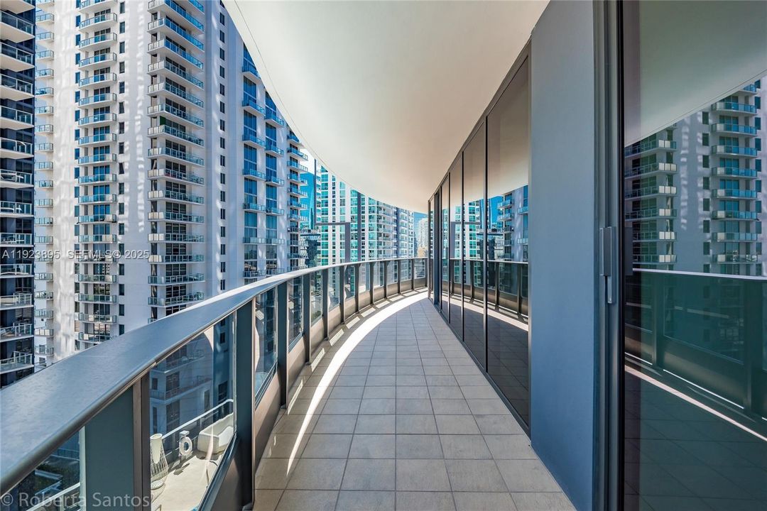 For Sale: $1,500,000 (2 beds, 2 baths, 1236 Square Feet)