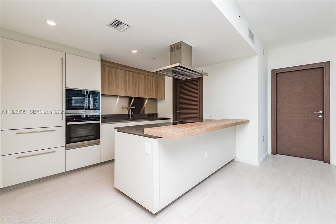 For Sale: $1,500,000 (2 beds, 2 baths, 1236 Square Feet)