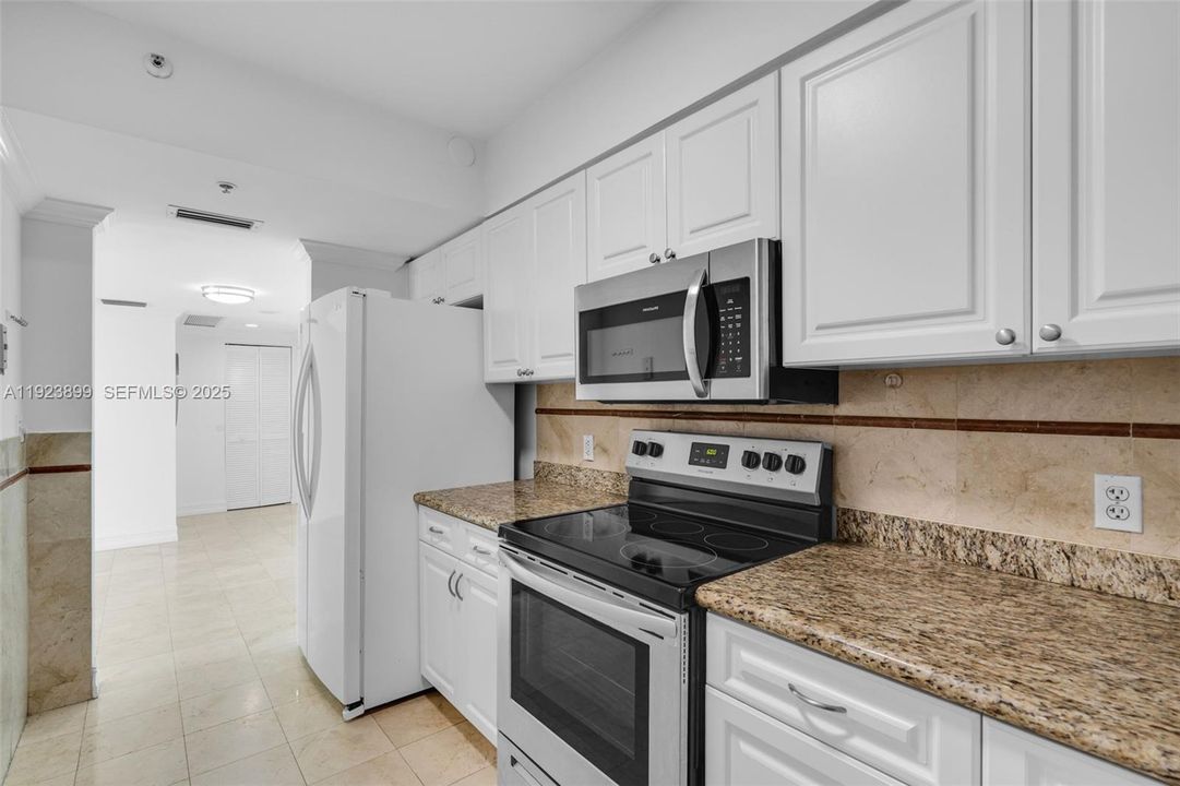 For Rent: $4,500 (2 beds, 2 baths, 960 Square Feet)